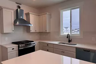 8288 Eagle Peak Dr, Jenison, MI 49428 - Photo 6