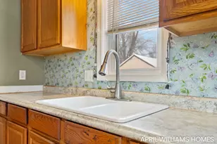 243 W 14th St, Holland, MI 49423 - Photo 16