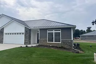 246 Glei Ct, Hillsdale, MI 49242 - Photo 2