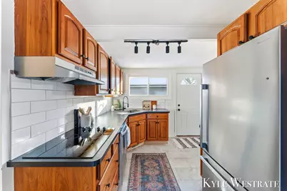 3144 Kensboro Avenue NE, Grand Rapids, MI 49505 - Photo 8