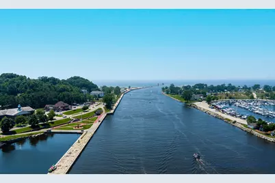 218 S Harbor Drive #202, Grand Haven, MI 49417 - Photo 6