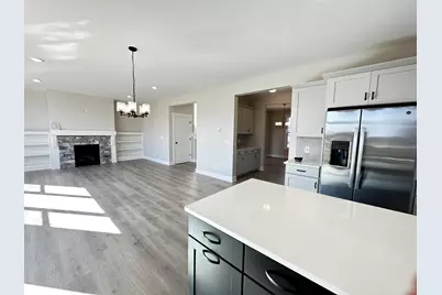 562 Lincoln Lawns Drive NW, Walker, MI 49534 - Photo 4