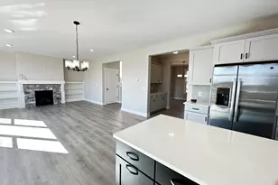 562 Lincoln Lawns Dr NW, Walker, MI 49534 - Photo 4