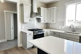 562 Lincoln Lawns Dr NW, Walker, MI 49534 - Photo 2