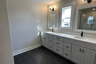 562 Lincoln Lawns Dr NW, Walker, MI 49534 - Photo 22