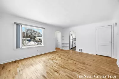 803 S Griffin Street, Grand Haven, MI 49417 - Photo 4