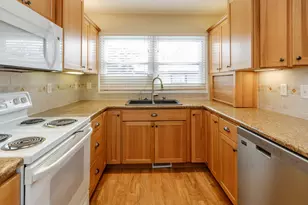 7525 Woodcrest St, Portage, MI 49024 - Photo 4