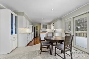 1010 Cherrywood Ln NE, Grand Rapids, MI 49505 - Photo 10