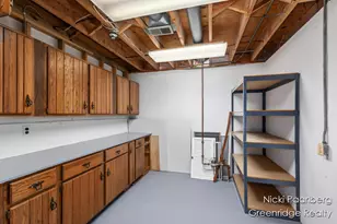 1010 Cherrywood Ln NE, Grand Rapids, MI 49505 - Photo 34