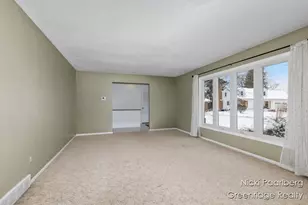 1010 Cherrywood Ln NE, Grand Rapids, MI 49505 - Photo 4