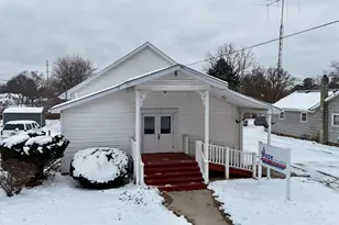 526 Fairyland Ave, Jackson, MI 49202 - Photo 2