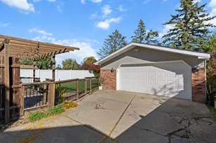 230 Selkirk St, Canton, MI 48187 - Photo 26