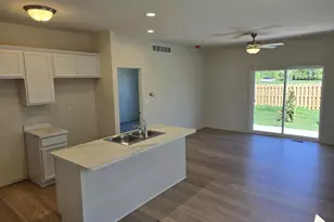 807 Plum Vlg Dr, Monroe, MI 48161 - Photo 2