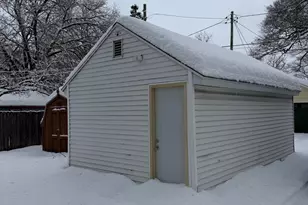 1636 Wood St, Muskegon, MI 49442 - Photo 4