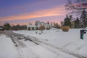 3565 Joanna Ct, Saline, MI 48176 - Photo 2