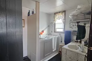 468 Colfax Ave, Benton Harbor, MI 49022 - Photo 18