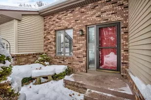 2815 S Wood Dale Dr, Jackson, MI 49203 - Photo 2