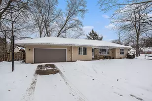 56 Garden Ave N, Battle Creek, MI 49017 - Photo 2