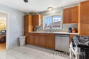 947 Carlton St, Muskegon, MI 49442 - Photo 8