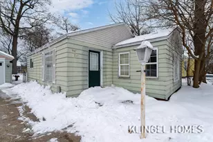 947 Carlton St, Muskegon, MI 49442 - Photo 2