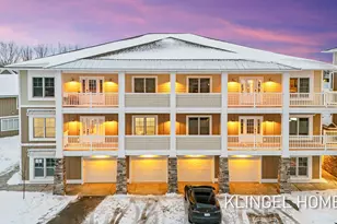 930 W Savidge St, Spring Lake, MI 49456 - Photo 2