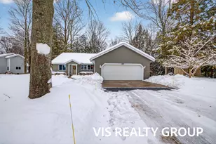 6671 Beech Creek Dr, Fruitport, MI 49415 - Photo 2