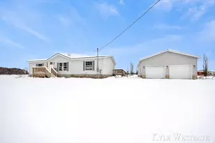 1019 Vining Rd, Greenville, MI 48838 - Photo 2