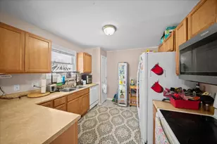 238 Harvey St, Lawton, MI 49065 - Photo 14