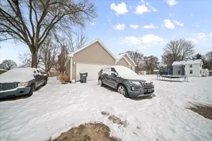 238 Harvey St, Lawton, MI 49065 - Photo 4