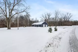 557 W James St, Lawrence, MI 49064 - Photo 2