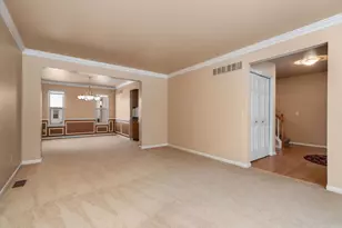 9639 Hampton Dr, Belleville, MI 48111 - Photo 6