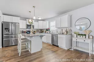 210 Thorn Hill Ct, Hastings, MI 49058 - Photo 6