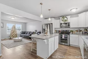 210 Thorn Hill Ct, Hastings, MI 49058 - Photo 4