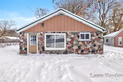 525 S 1st Street, Edmore, MI 48829 - Photo 2