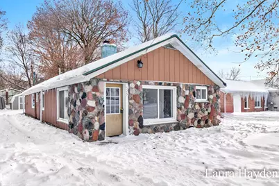 525 S 1st Street, Edmore, MI 48829 - Photo 1