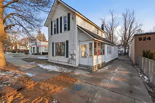 914 Fulton St W, Grand Rapids, MI 49504 - Photo 2