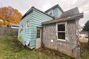 490 4th St, Benton Harbor, MI 49022 - Photo 6