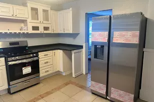 828 W Larch Ave, Muskegon, MI 49441 - Photo 10