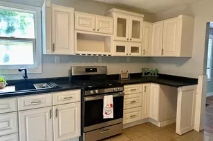 828 W Larch Ave, Muskegon, MI 49441 - Photo 10