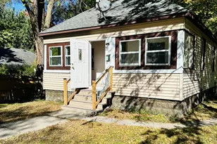 828 W Larch Ave, Muskegon, MI 49441 - Photo 1