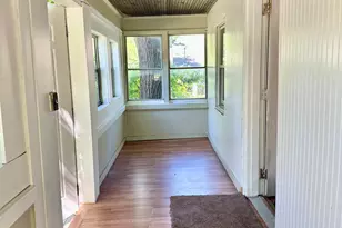 828 W Larch Ave, Muskegon, MI 49441 - Photo 4