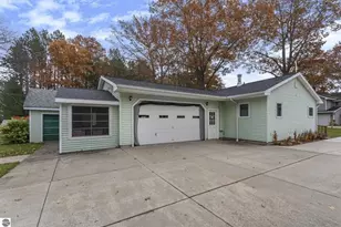 224 W Lake Dr, Cadillac, MI 49601 - Photo 48