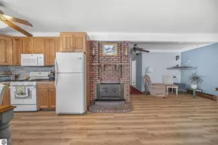 224 W Lake Dr, Cadillac, MI 49601 - Photo 12