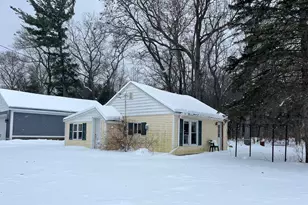 14894 Groesbeck St, Grand Haven, MI 49417 - Photo 2