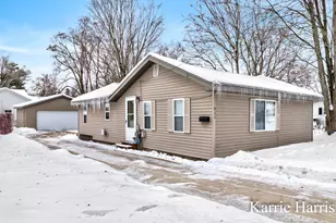 911 E Pearl St, Greenville, MI 48838 - Photo 1