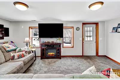 911 E Pearl Street, Greenville, MI 48838 - Photo 8