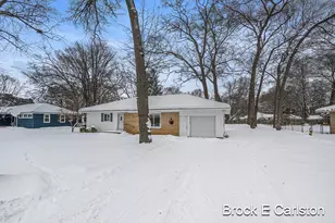 1901 Maryland Blvd, Norton Shores, MI 49441 - Photo 4