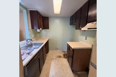 1476 W Chateau Vert, Ypsilanti, MI 48197 - Photo 2