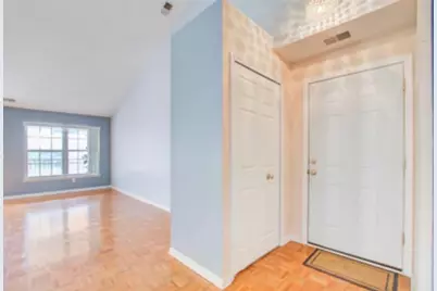 712 W Barrington Circle, Jackson, MI 49203 - Photo 2