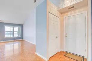 712 W Barrington Cir, Jackson, MI 49203 - Photo 2